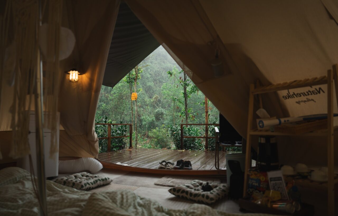How to Choose and Set Up a Cozy Camping Tent