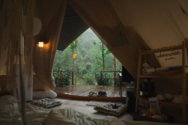 How to Choose and Set Up a Cozy Camping Tent